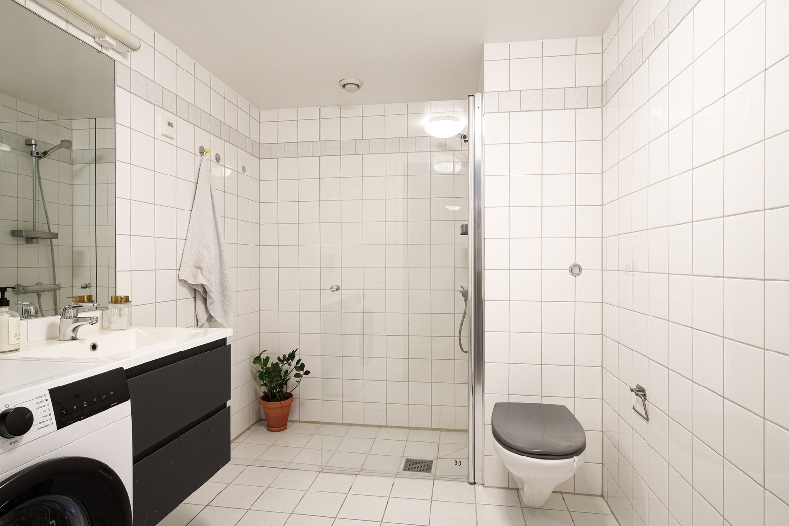 Tidløst bad med varmekabler i gulv. Galleribilde