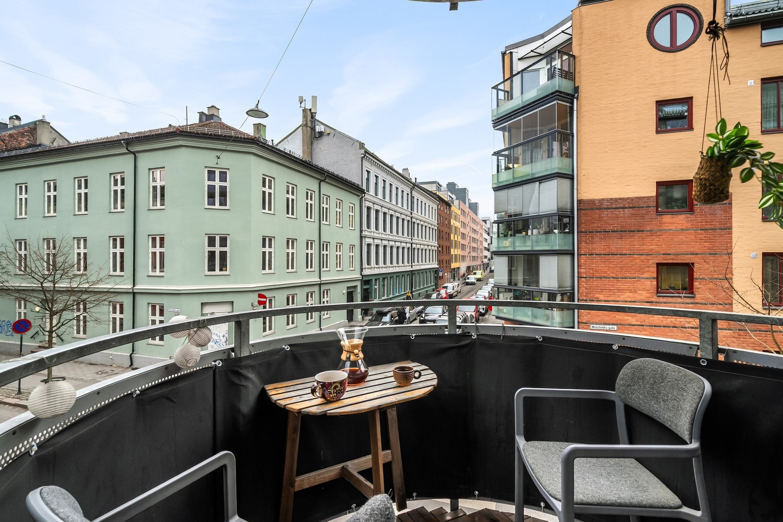 Du har plass til et cafésett og beplantning. Galleribilde