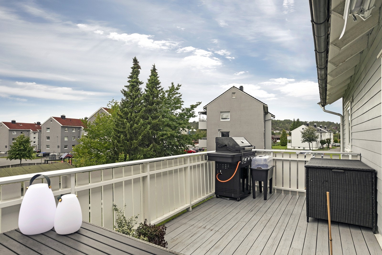 Her er det god plass til utemøbler og grill Galleribilde