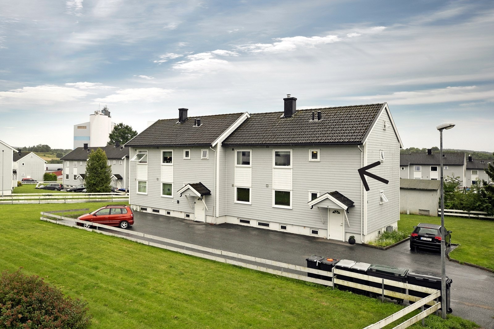 Leiligheten ligger høyt og fint til i 2 etasje. Galleribilde