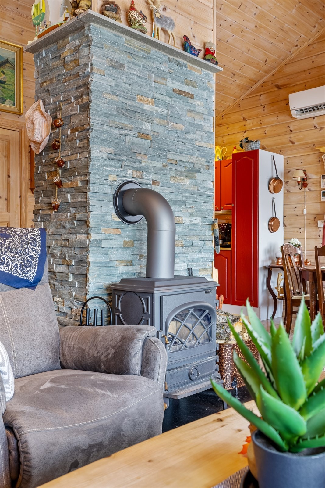 Vedovnen er plassert sentralt i rommet Galleribilde