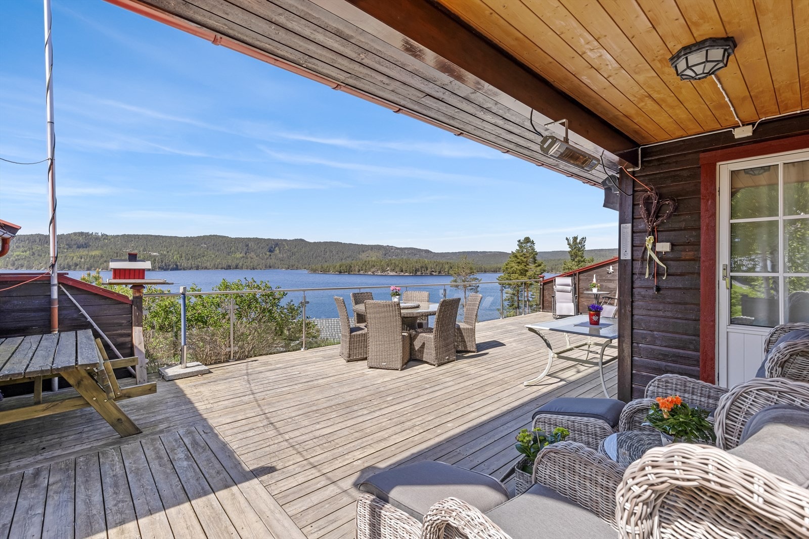 Terrasseområdet er delvis overbygget Galleribilde