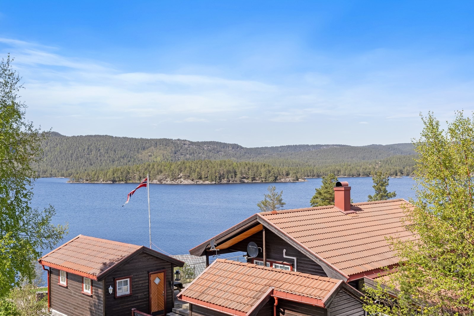 Velkommen til Tavlefjella 14- Helårs fritidsbolig med flott utsikt til innlandsvann i et etablert hyttefelt! Galleribilde