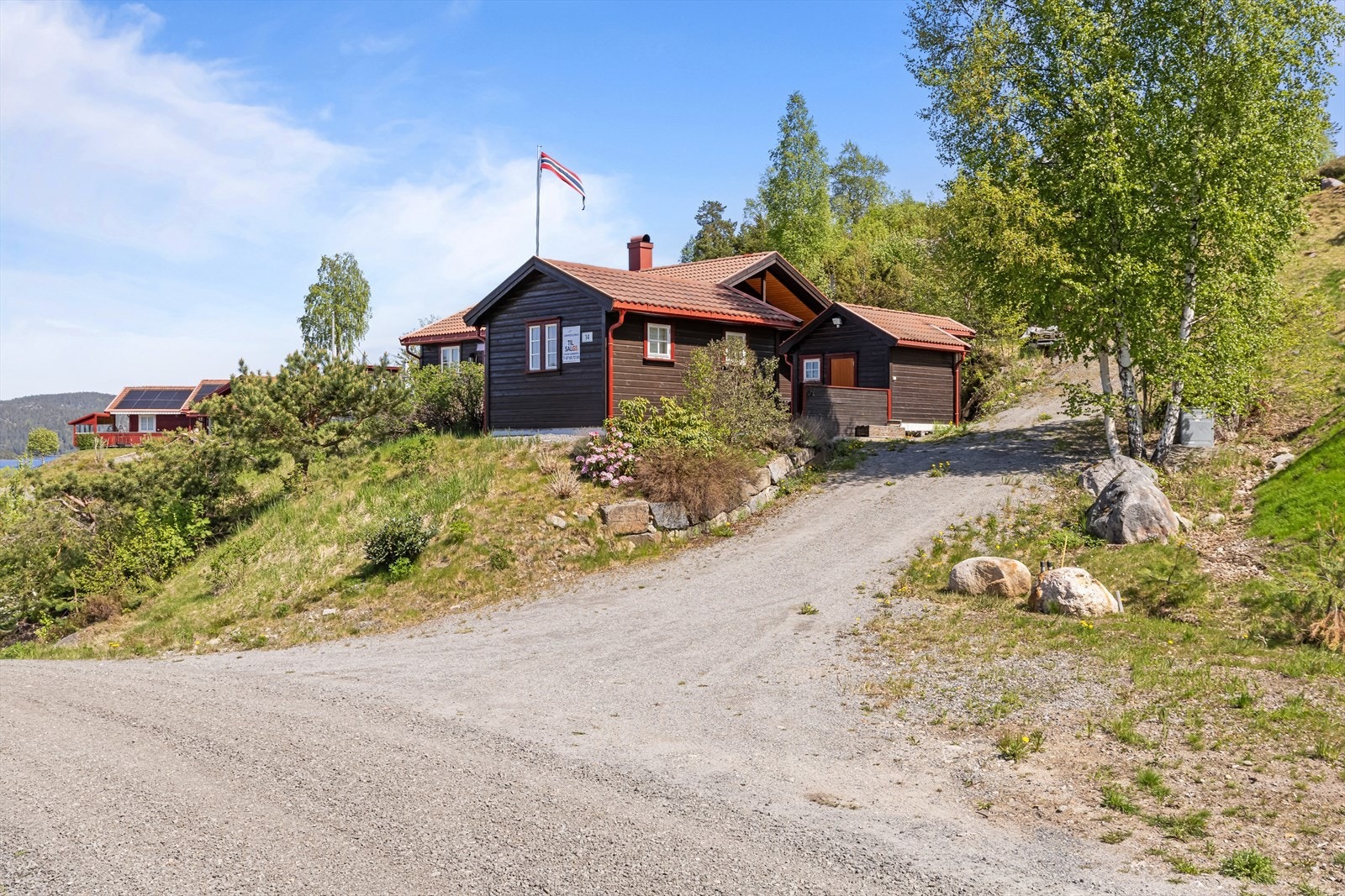 Kort gåavstand til badeplass og båtplass, fin ørret i Vegår, samt bade og padle muligheter Galleribilde