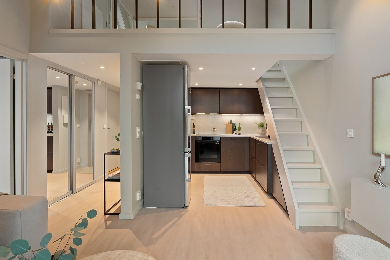 Opp til hems. Galleribilde