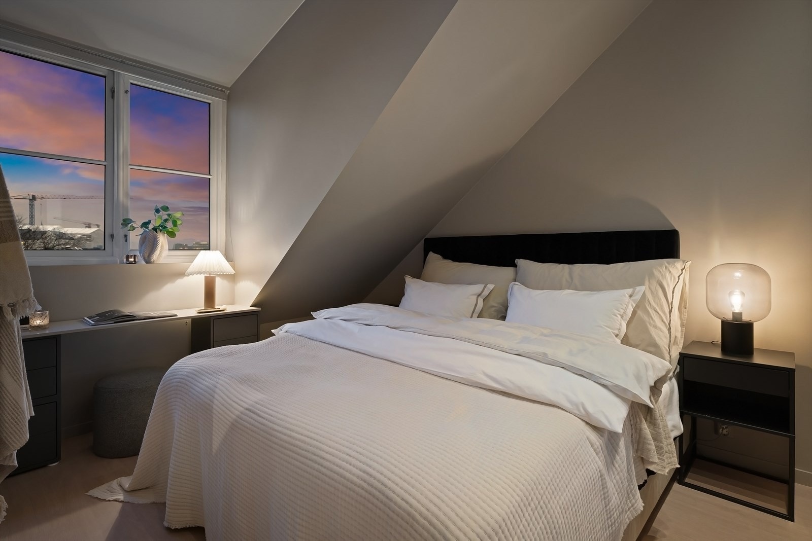 Nyt kveldshimmelen fra soverommet. Galleribilde