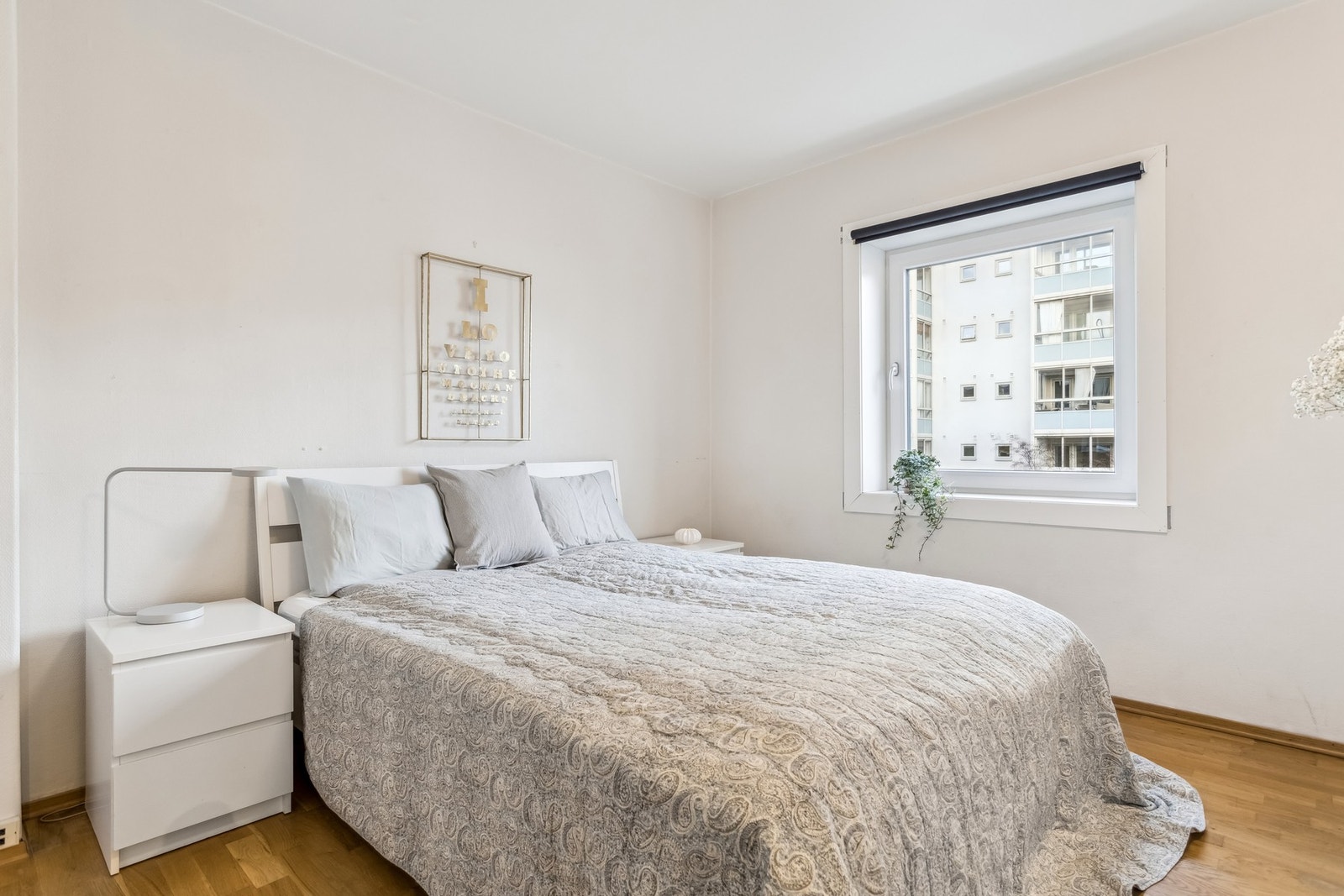 Leiligheten har tre fine soverom av ulik størrelse, som gir fleksible bruksmuligheter. Galleribilde