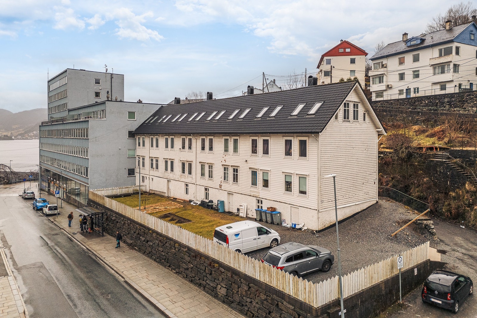 Kort vei til både Åsane Senter og Arna Stasjon samt Øyrane Torg Galleribilde