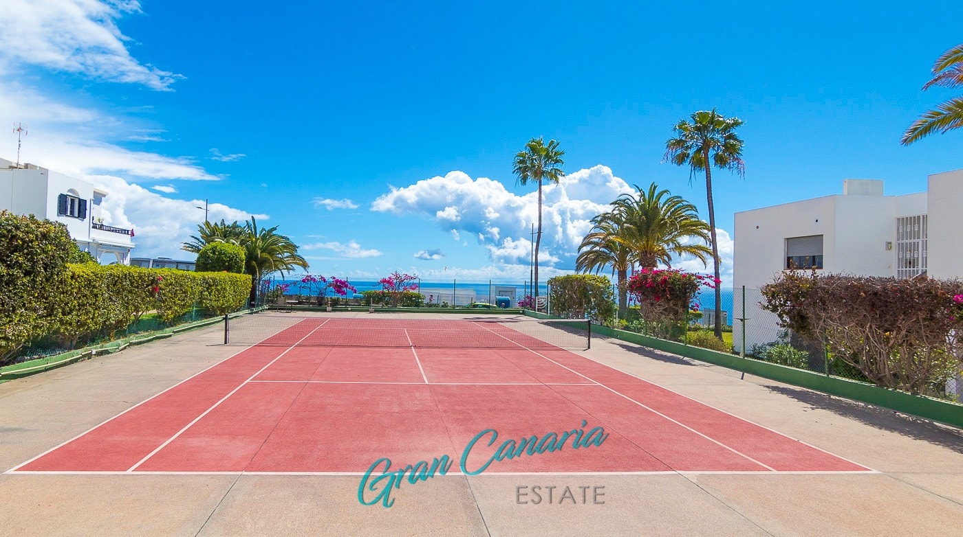 Lite benyttet tennisbane i anlegget Galleribilde