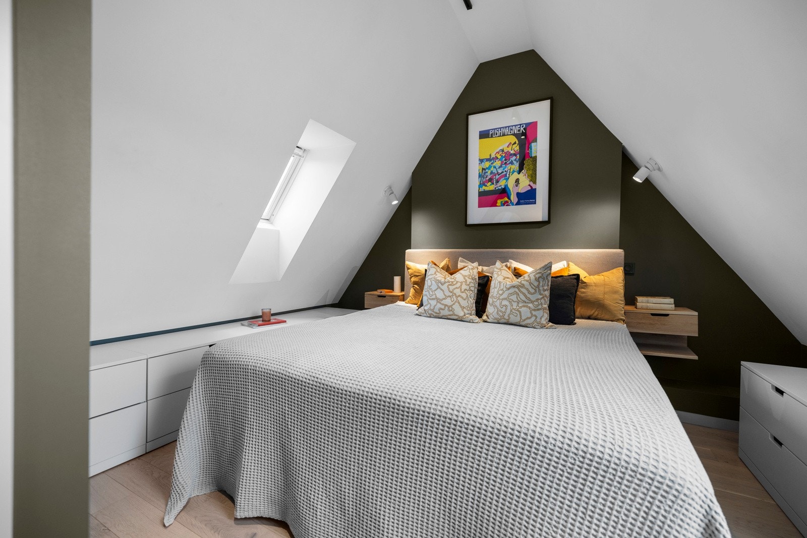 Soverom på mezaninen er bygget av eier (ikke godkjent for varig opphold) Galleribilde