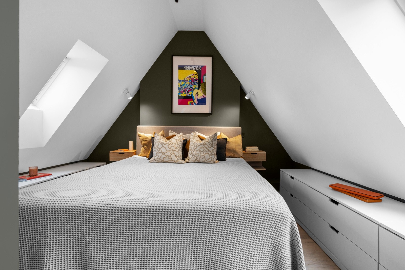 Soverom på mezaninen er bygget av eier (ikke godkjent for varig opphold) Galleribilde