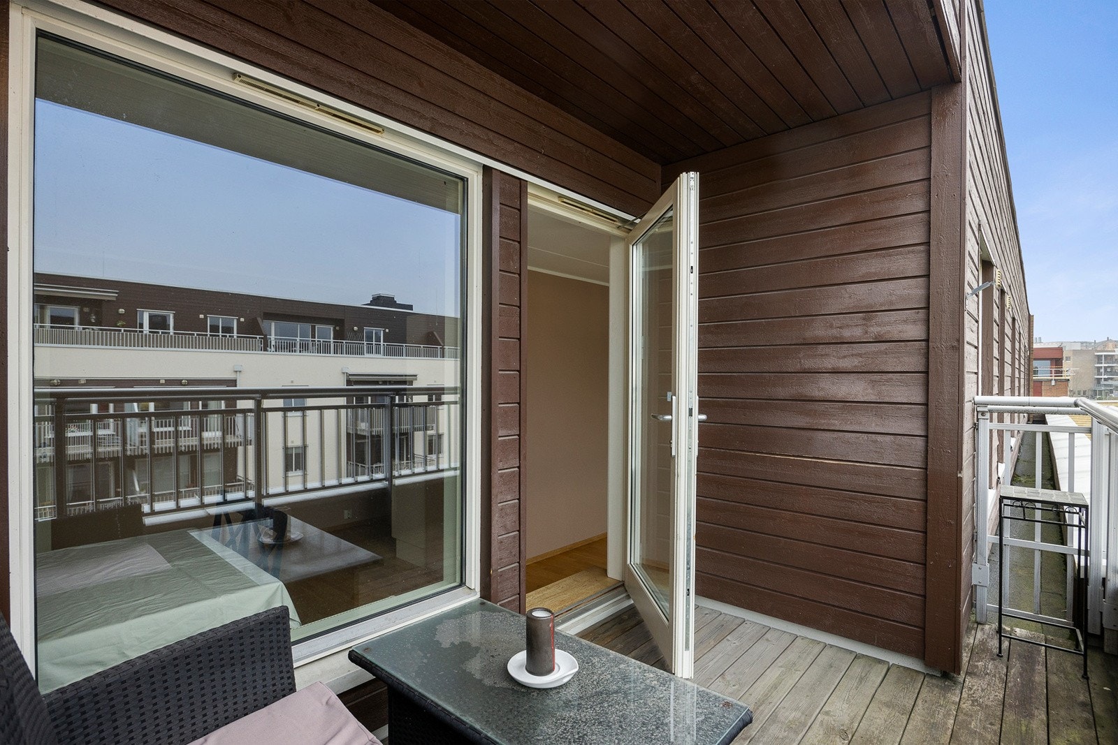 Terrasse ca 5 kvm med adkomst fra stuen. Galleribilde