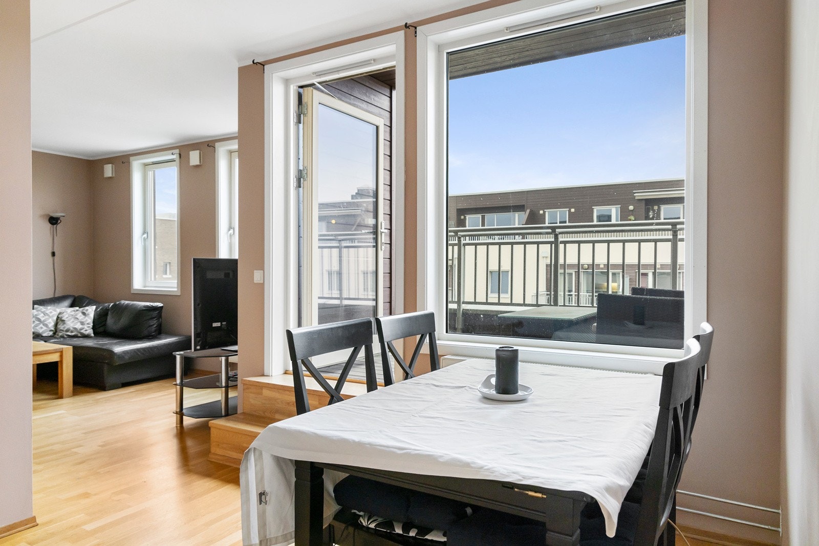 Adkomst fra stuen til terrasse Galleribilde