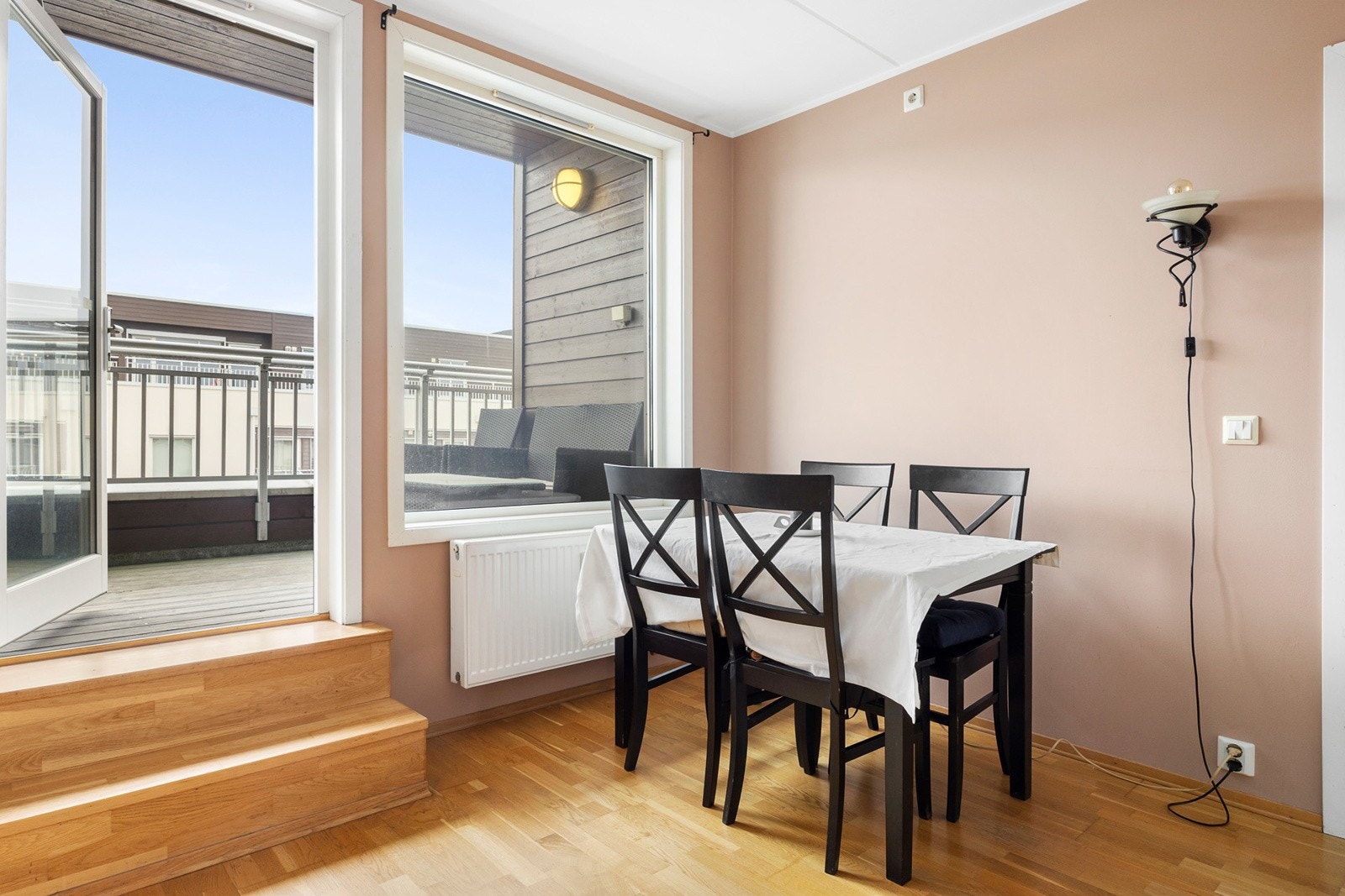 Fin plass til spisebord Galleribilde