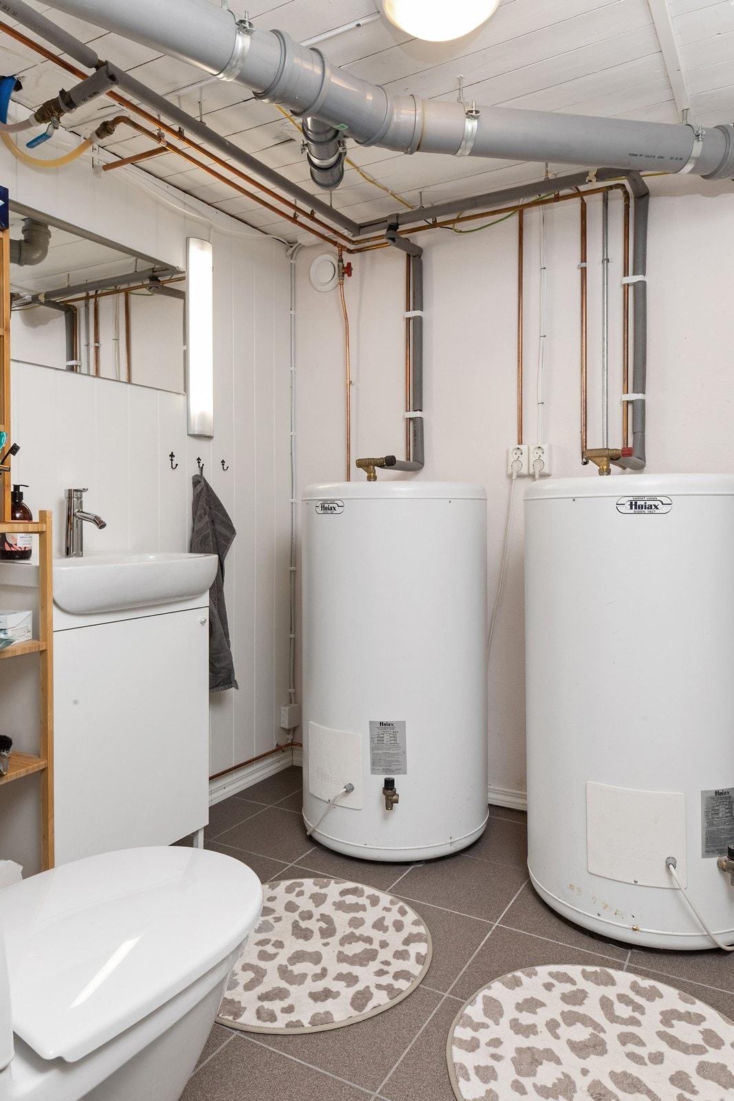 Store deler av kjelleren innredet og omgjort uten byggemelding til kommunen og uten at nødvendige godkjennelser er gitt Galleribilde