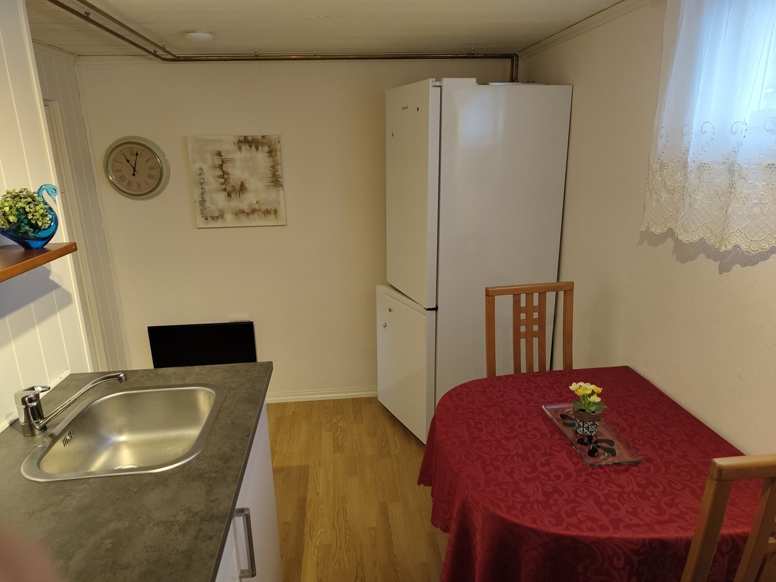 Privat bilde.
Store deler av kjelleren innredet og omgjort uten byggemelding til kommunen og uten at nødvendige godkjennelser er gitt. Galleribilde