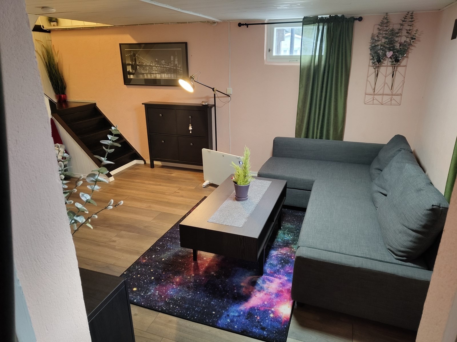 Privat bilde.
Store deler av kjelleren innredet og omgjort uten byggemelding til kommunen og uten at nødvendige godkjennelser er gitt. Galleribilde