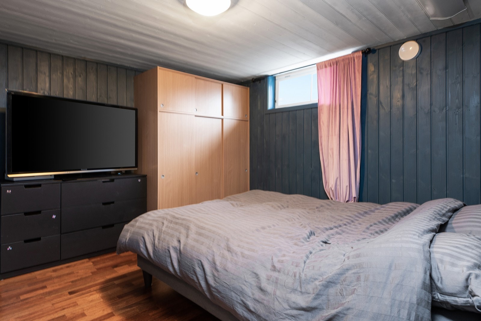 Store deler av kjelleren innredet og omgjort uten byggemelding til kommunen og uten at nødvendige godkjennelser er gitt Galleribilde