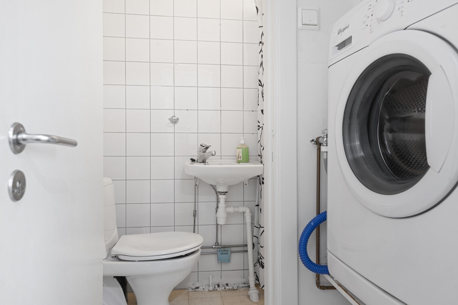Vaskerom med bad på innsiden Galleribilde