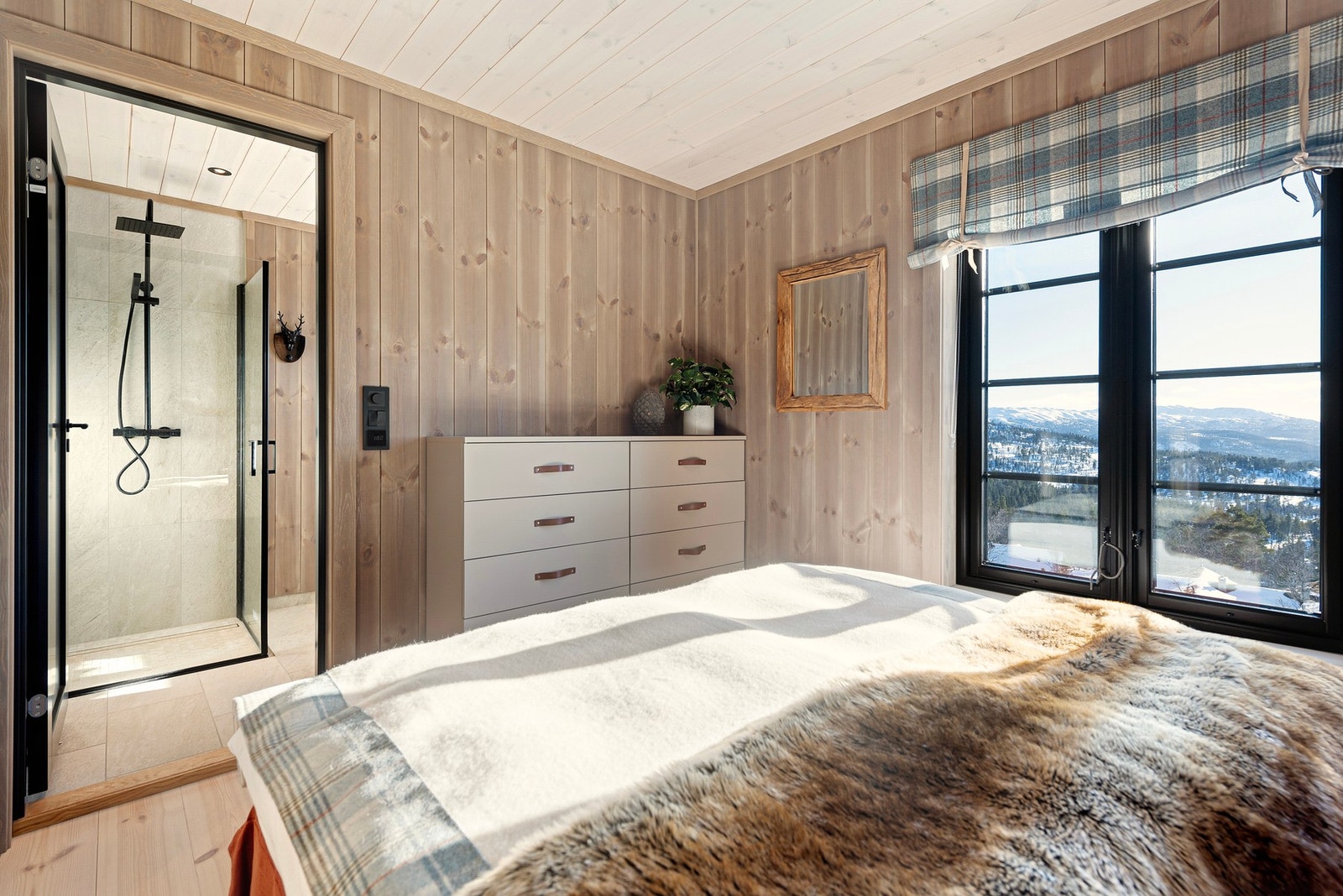 Nydelig utsikt fra hovedsoverommet Galleribilde