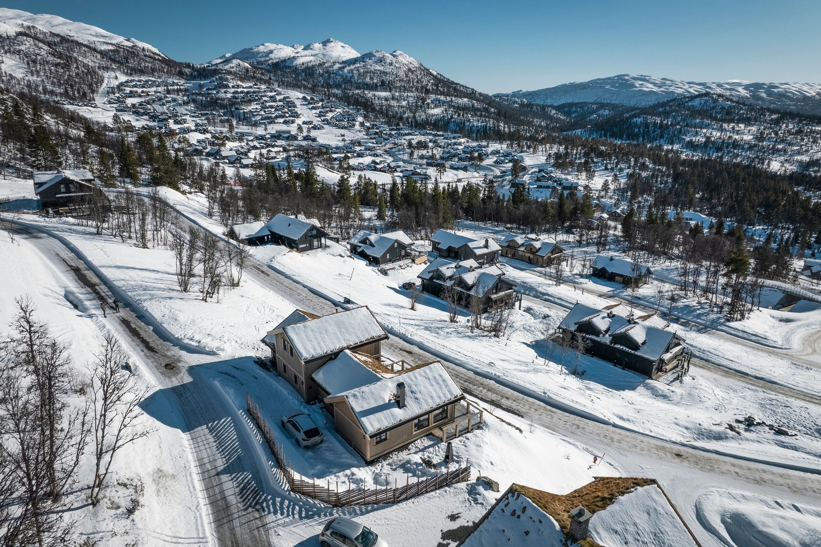 Eiendommen sett mot Holtardalen Galleribilde