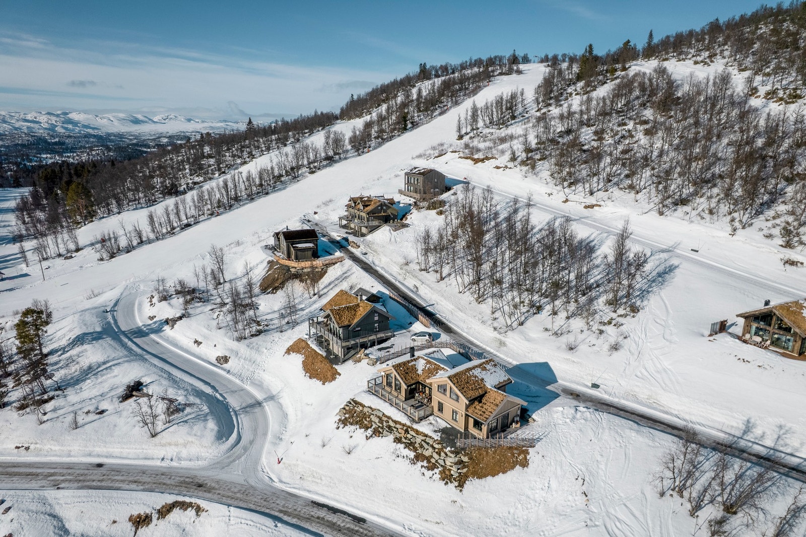 Eiendommen ligger sørvest-vendt og har optimale solforhold fra morgen til kveld Galleribilde