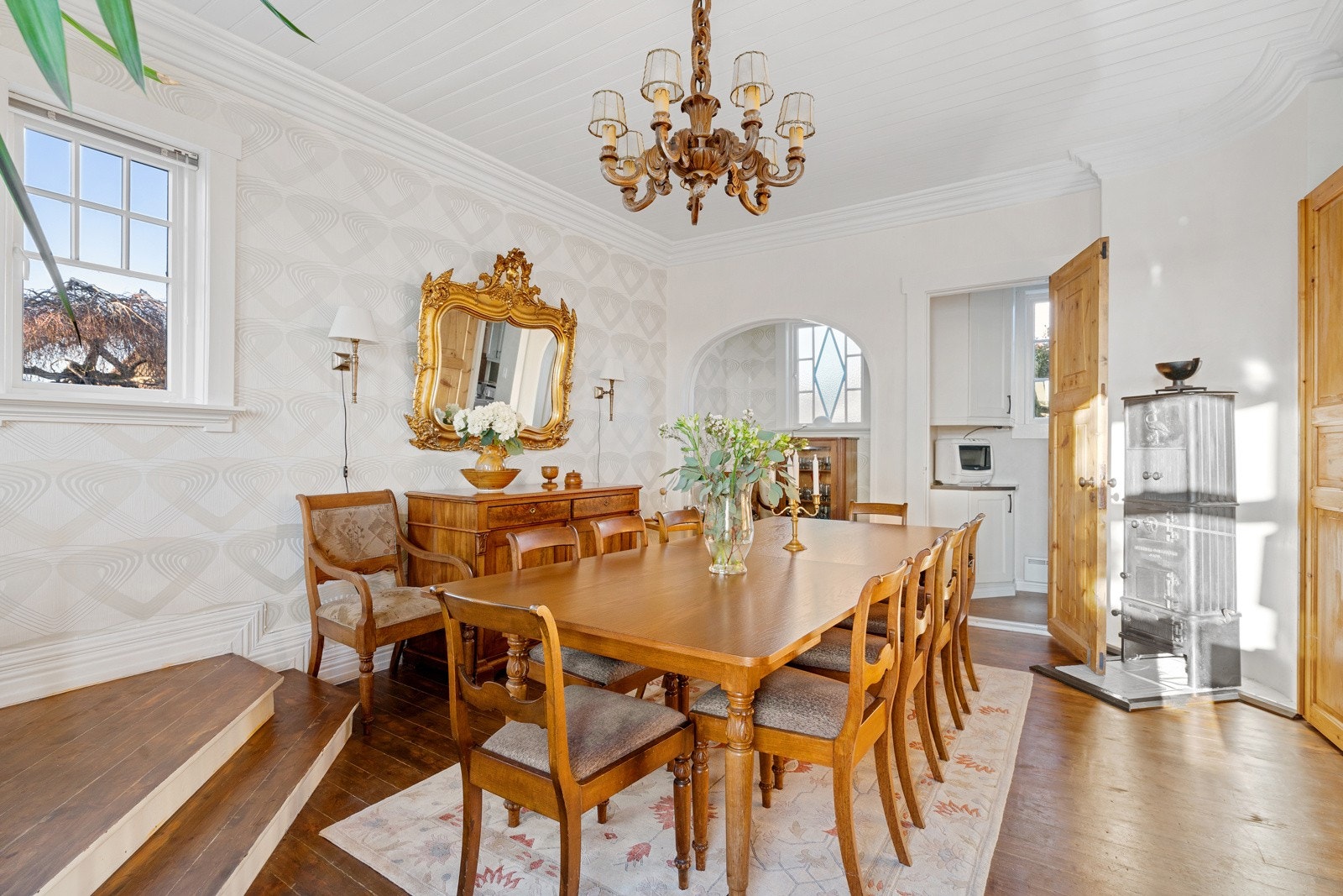 Gled deg til å samle venner og familie rundt spisebordet. Galleribilde