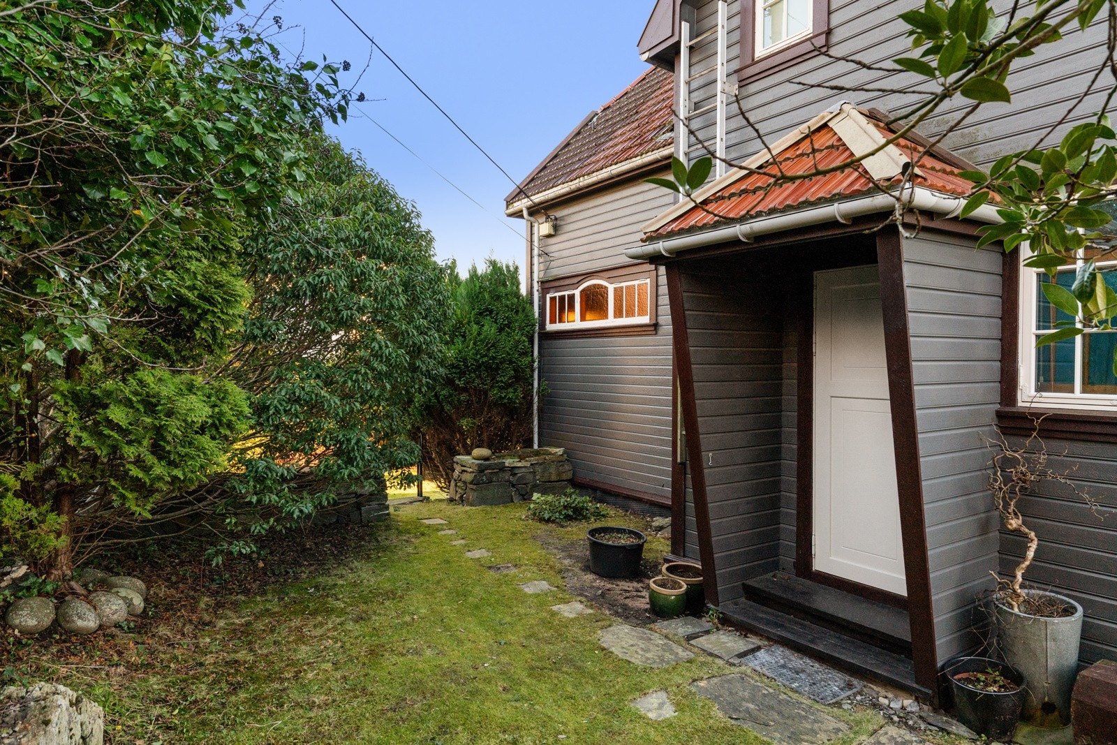 Bi-inngang. Galleribilde