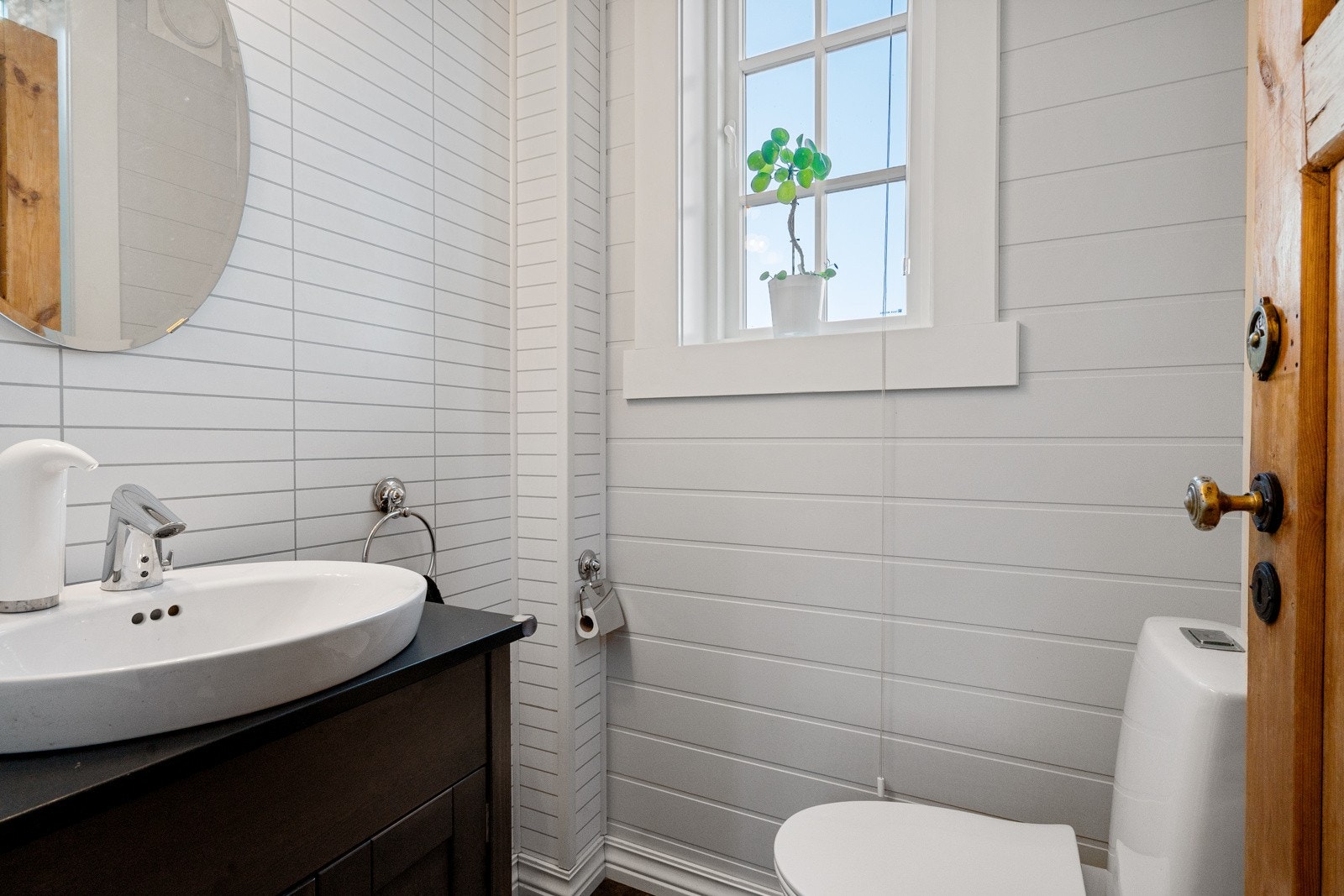 Gjestetoalett. Galleribilde