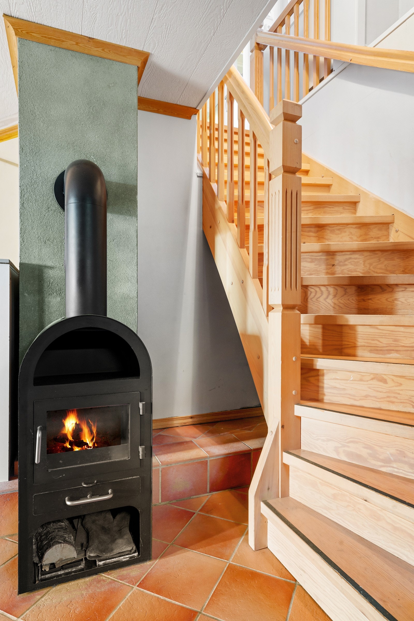 Gang underetasje. Galleribilde