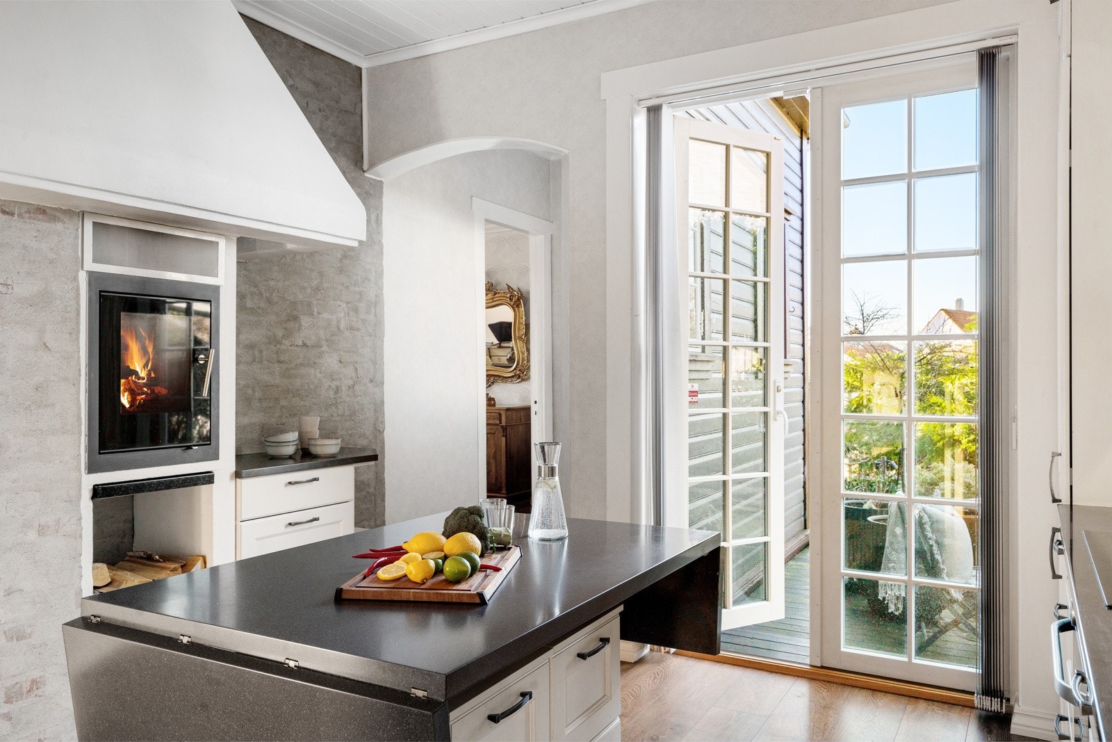 En lekker dobbel dør ut til terrassen/hagen. Galleribilde