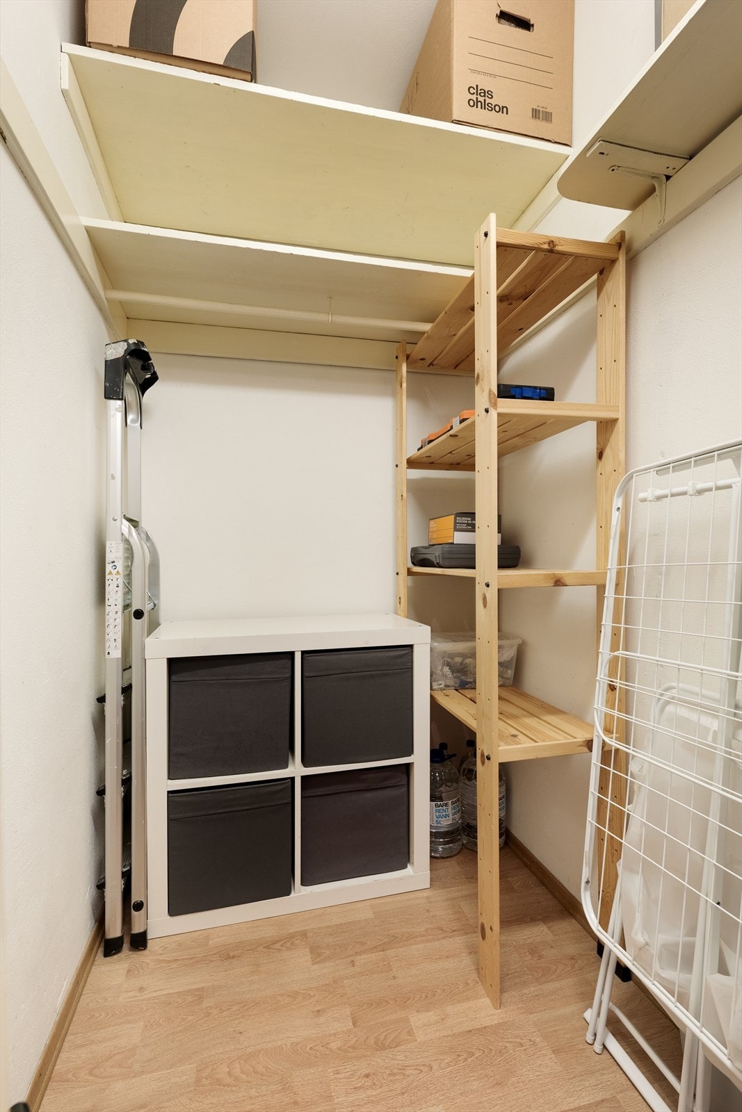 Leiligheten har en innvendig bod. Her har dere god plass til oppbevaring, eller mulighet til å tilpasse rommet etter deres behov. Galleribilde