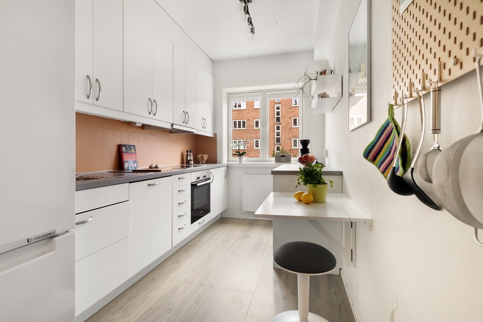 Drømmer dere om et separat kjøkken hvor alle dagens måltider kan tilberedes i fred og ro? Det får dere her! Galleribilde