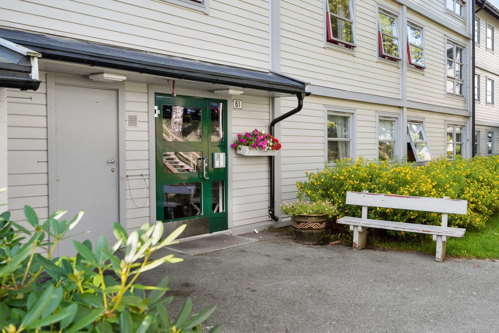 Området er familievennlig med gangavstand til skoler, barnehager og gode kollektivforbindelser til både Oslo og Sandvika Galleribilde