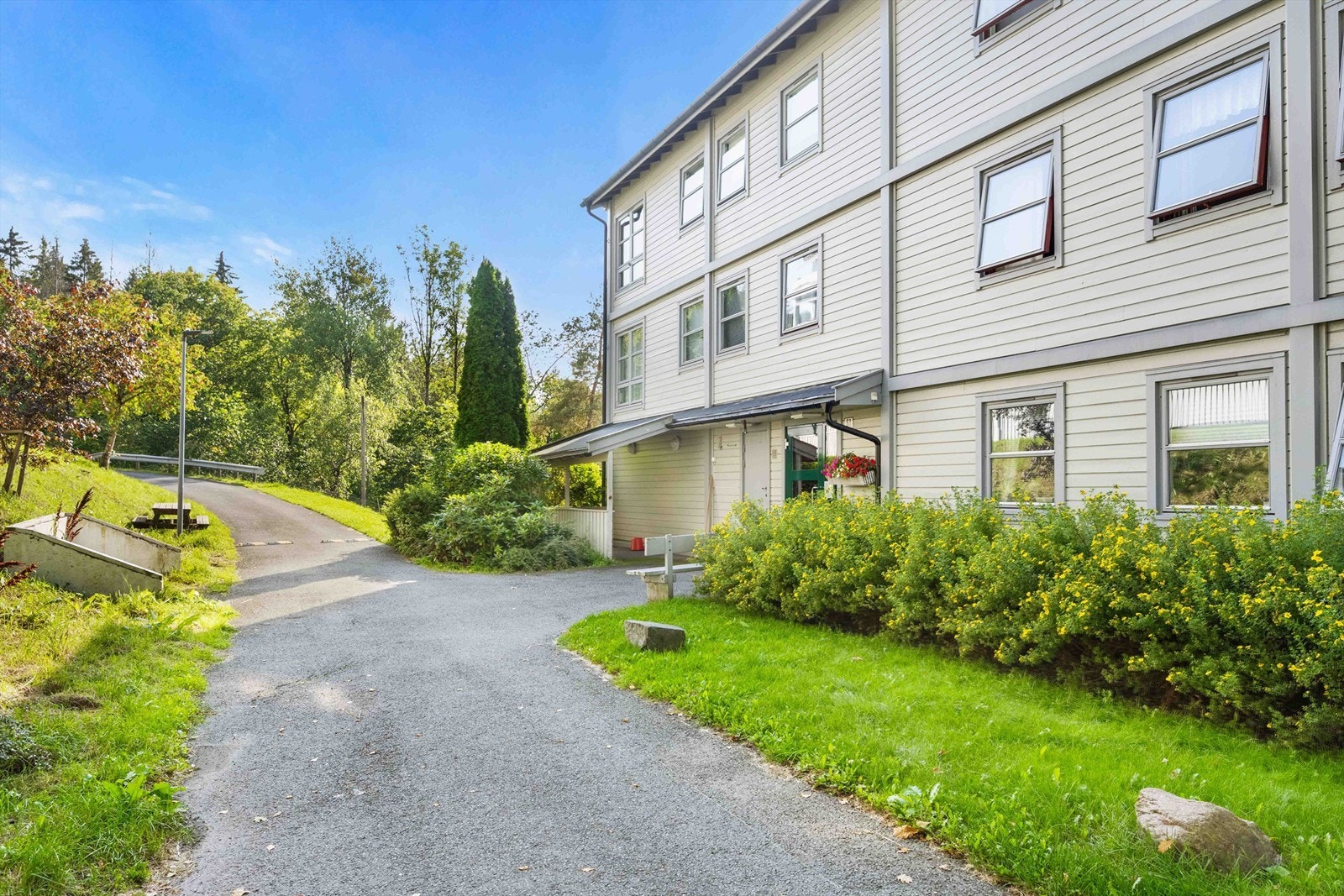 Det medfølger bruksrett til én biloppstillingsplass ved felles parkeringskjeller under nabobygg Galleribilde