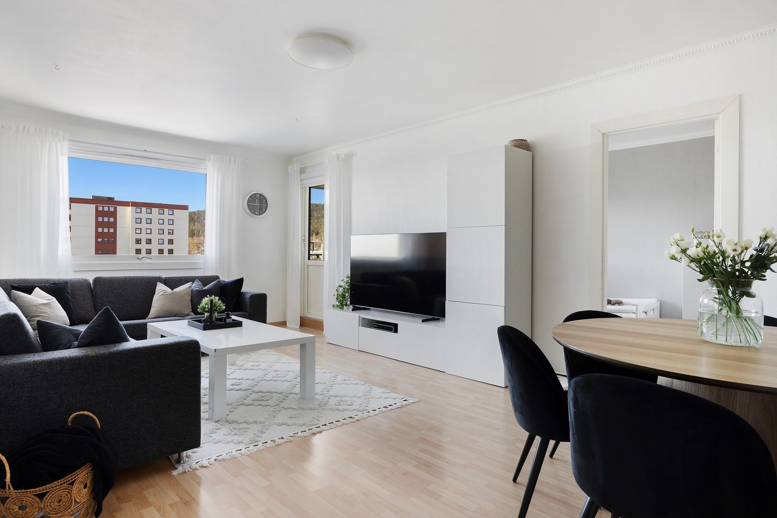 Velkommen til Rødtvetveien 35! Presentert av Mikael Ufuk i Eiendomsmeglerne. Galleribilde