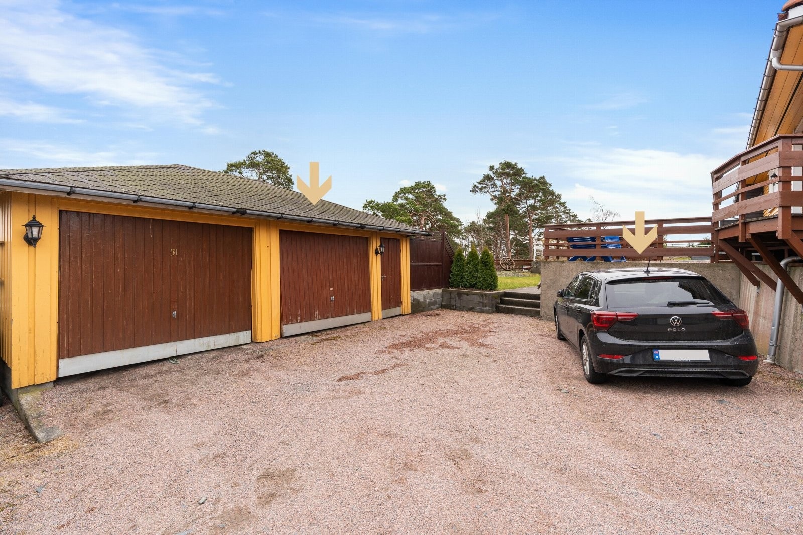 Enkel garasje og biloppstillingsplass Galleribilde