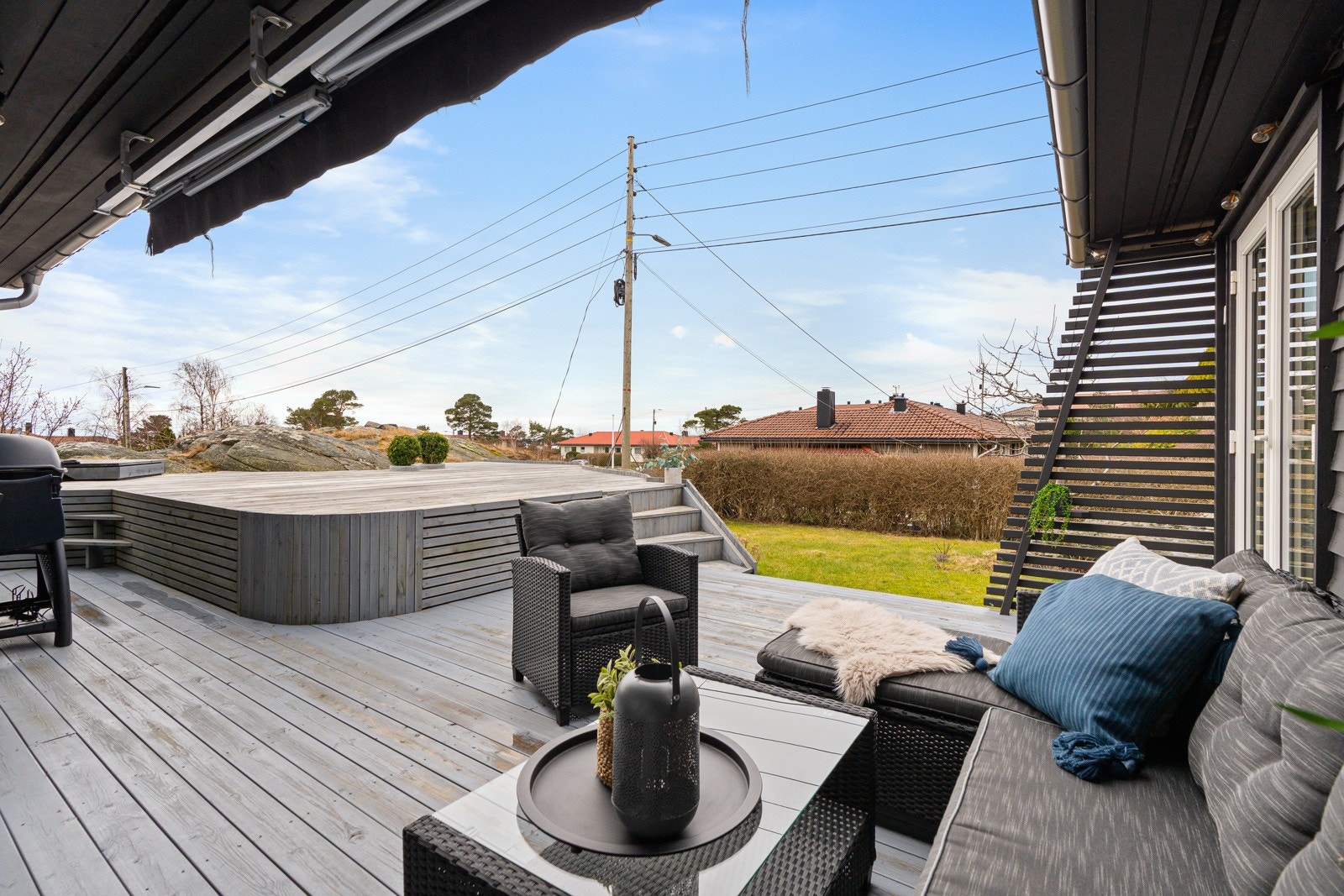 Her kan sommeren nytes - legg merke til markise Galleribilde