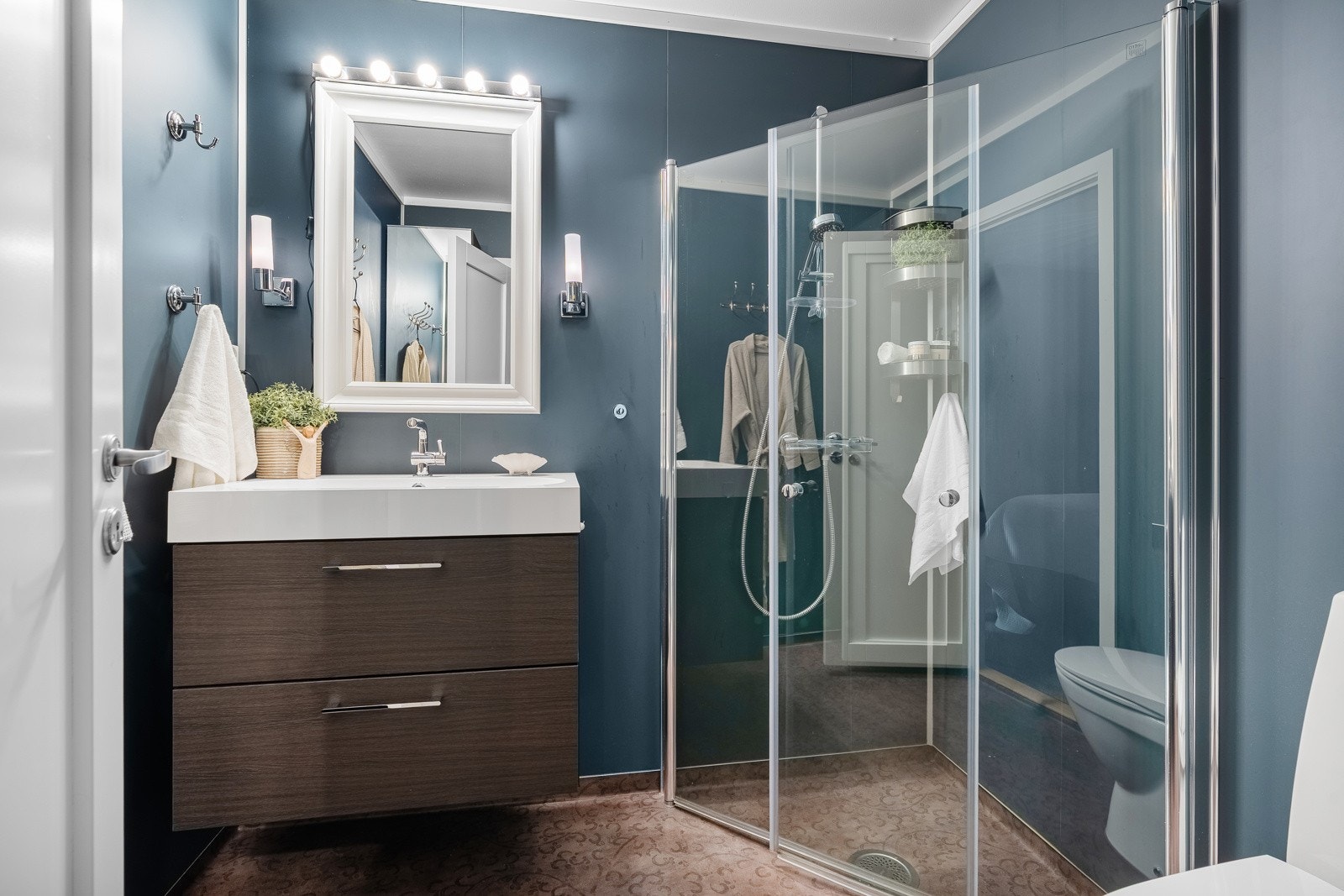 Bad i tilknytning til hovedsoverom Galleribilde