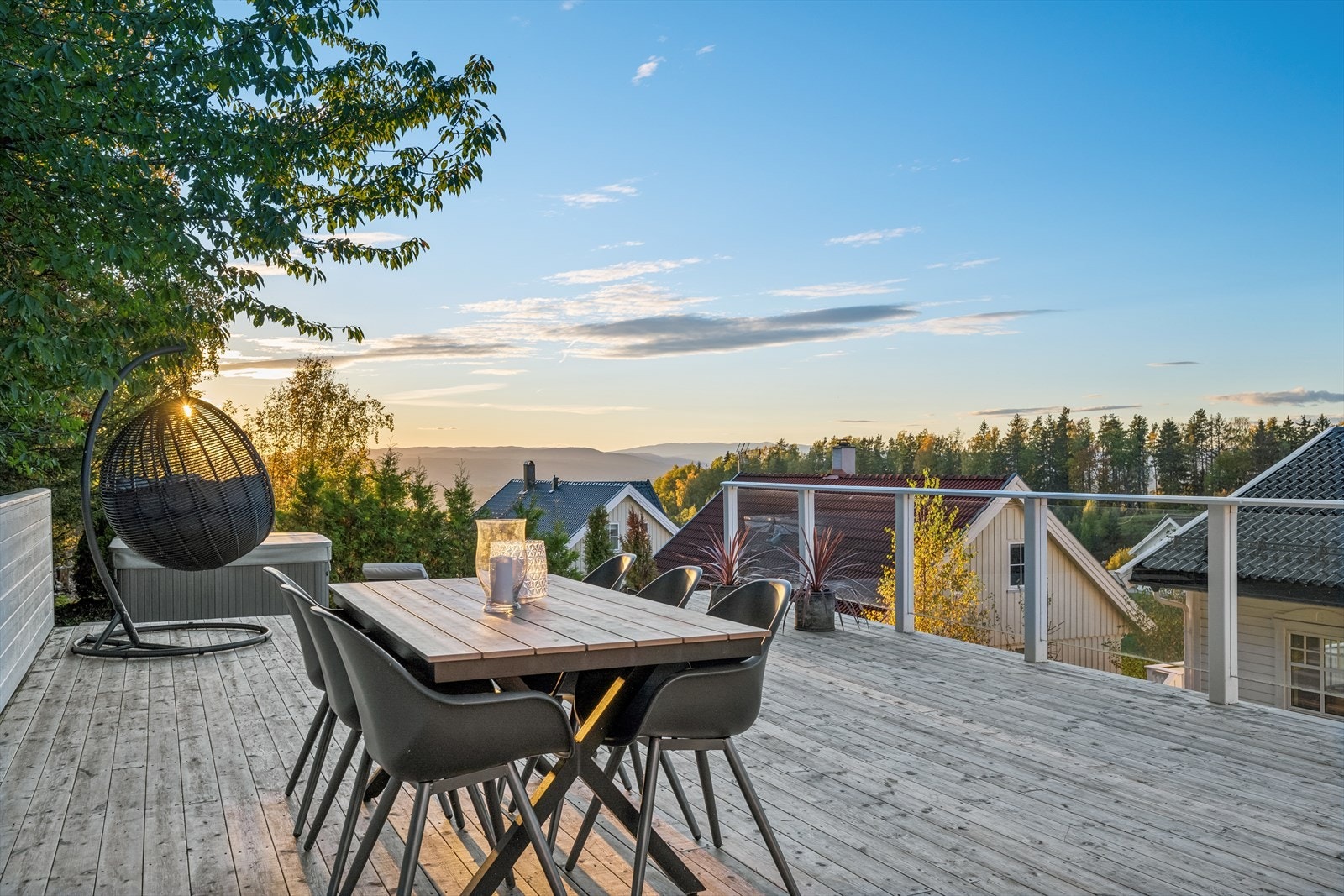 - Uteområdet er perfekt for avslapning eller sosiale sammenkomster - Galleribilde