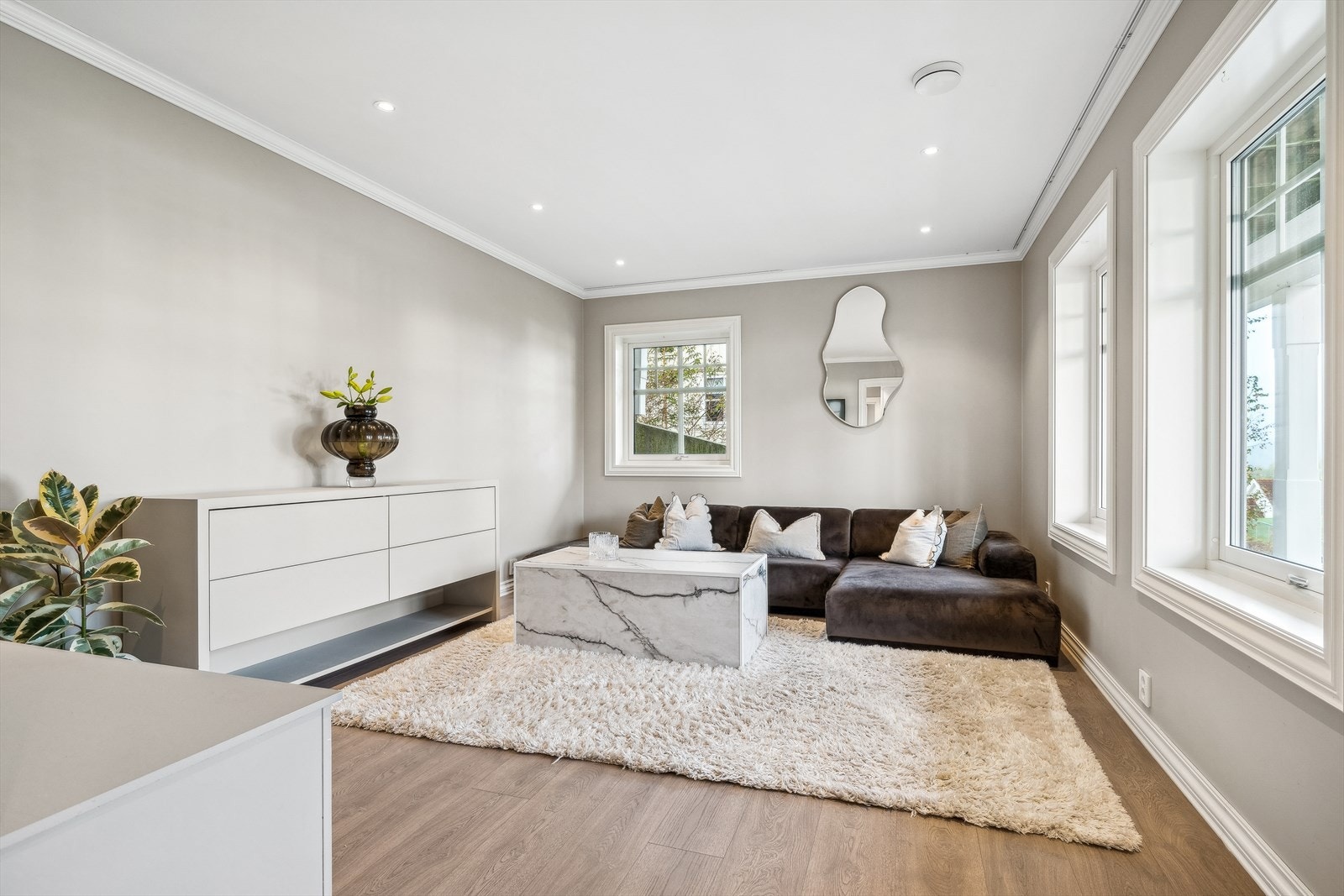 - Ekstra tv-stue i sokkeletasjen. Alternativt kan dette rommet benyttes som soverom - Galleribilde