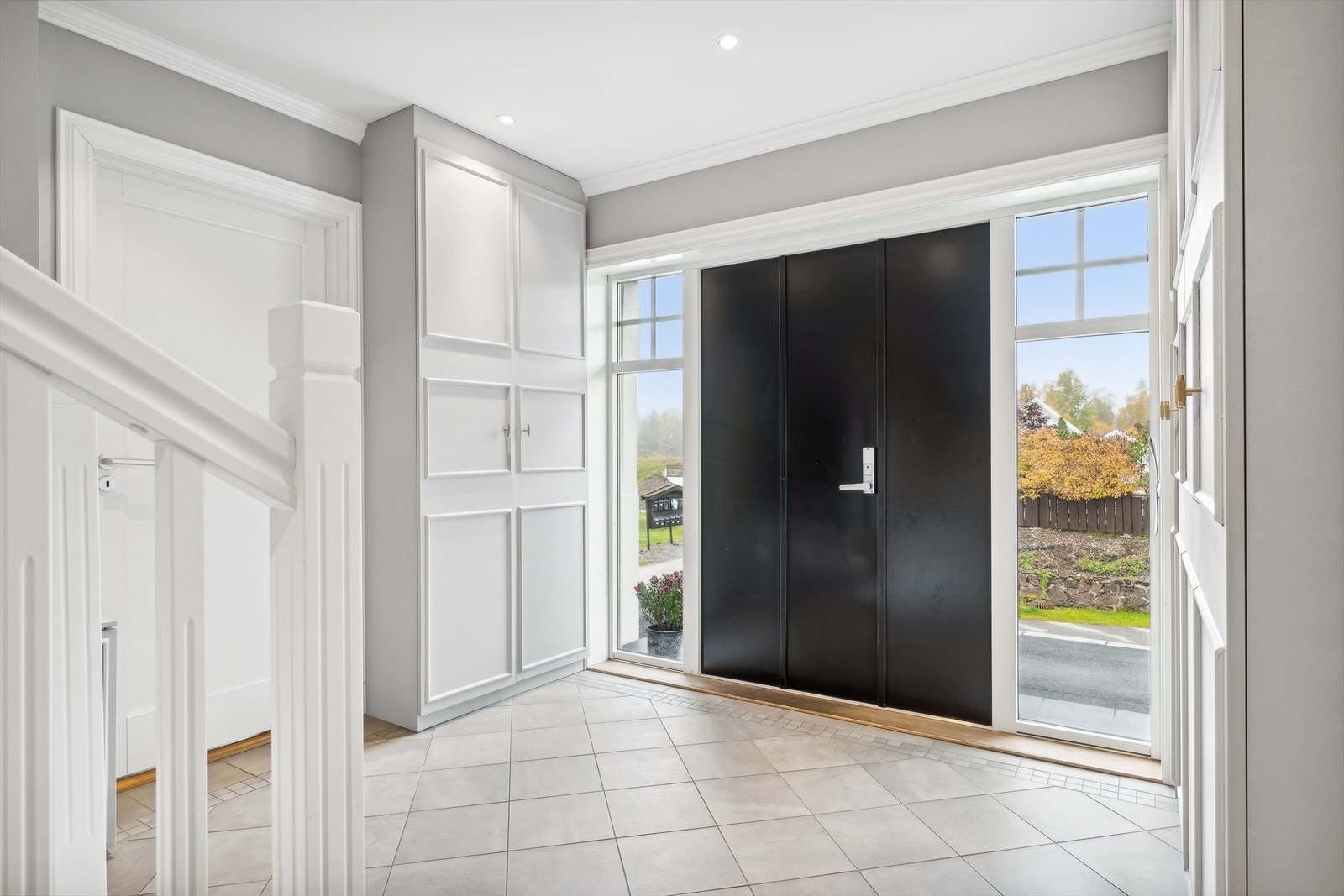 - Boligen ble oppført i 2015 og består av en sokkeletasje og en hovedetasje - Galleribilde