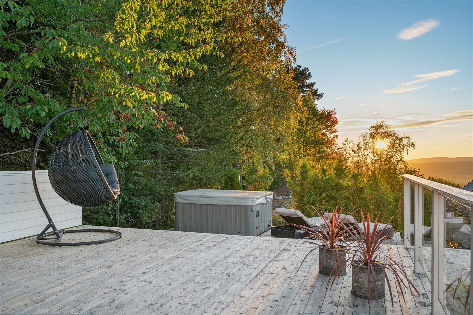 - Herlig jacuzzi som kan benyttes både sommer som vinter - Galleribilde