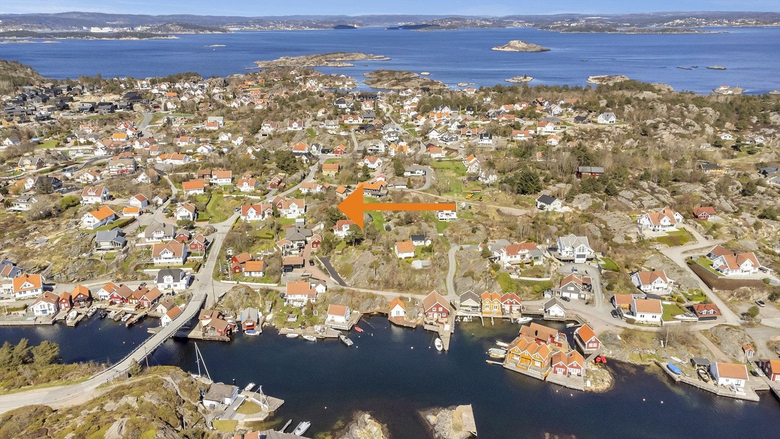 Skålevik, Flekkerøy, med Geiderøya nede til venstre i bildet Galleribilde