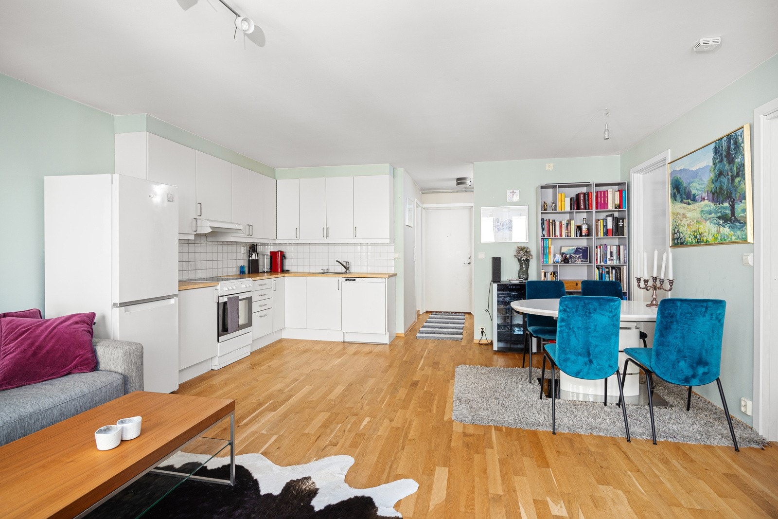 - Varmtvann og oppvarming (fjernvarme) og bredbånd inkl - Galleribilde