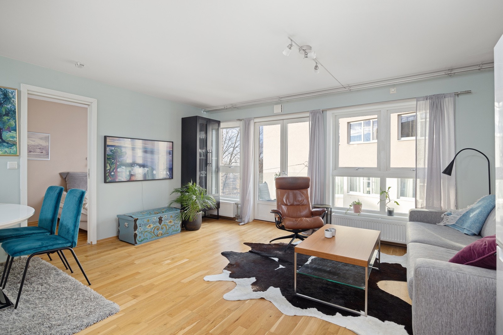 - Svært lys, luftig og tiltalende 3-roms fra 2008 beliggende i byggets 3. etasje med heisadkomst - Galleribilde