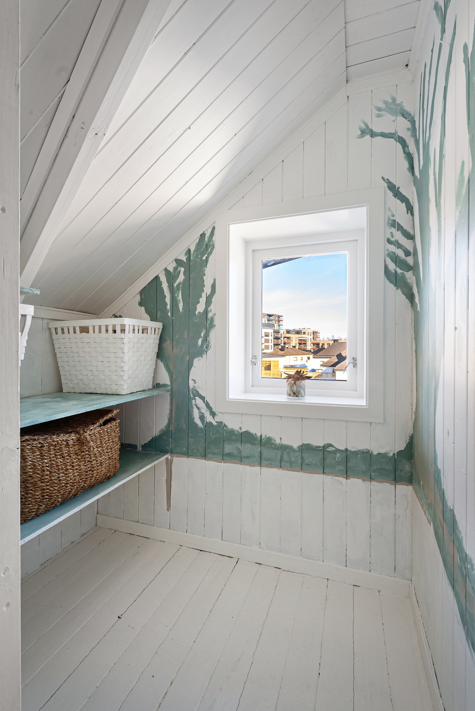 Leiligheten har flere mindre rom/boder hvor man eksempelvis kan ha et hobbyrom. Galleribilde