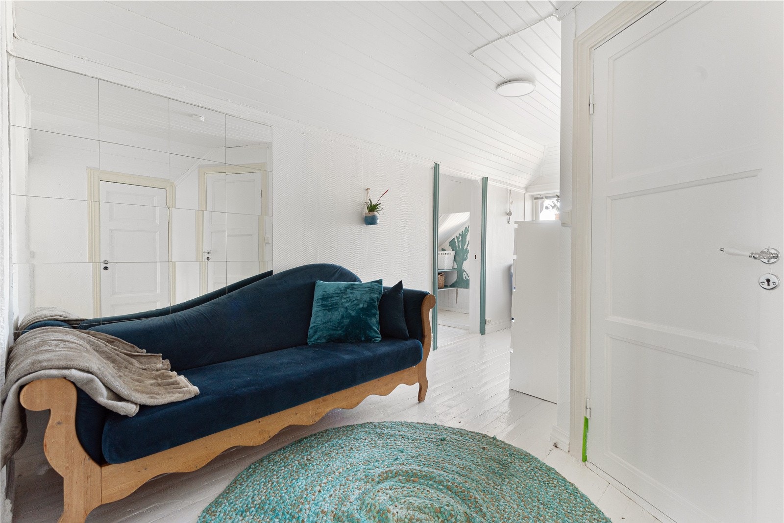 Leiligheten har en gang hvor man kan ha en liten sittegruppe. Galleribilde