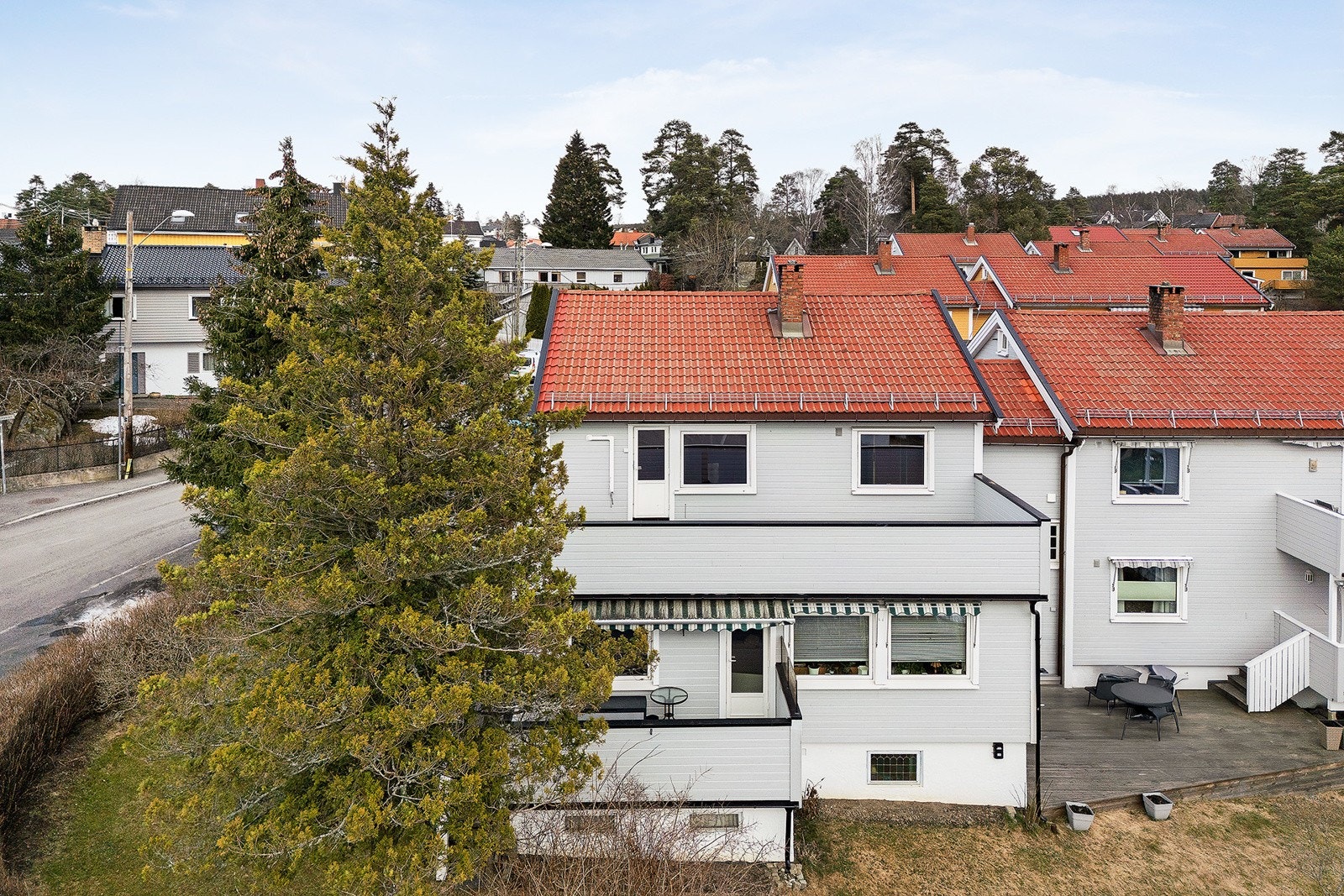 Boligen ligger fint og solrik til i rolig og idyllisk område Galleribilde