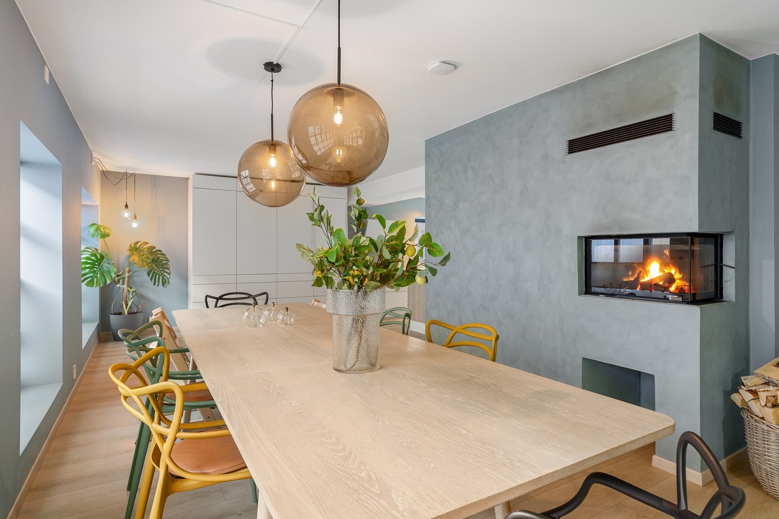 Den opne løysinga gjer at ein kan enkelt innrede i ulike soner etter behov. Det vil også vere enkelt å kunne halde praten gåande med familien og gjester medan ein forbredar maten. Galleribilde